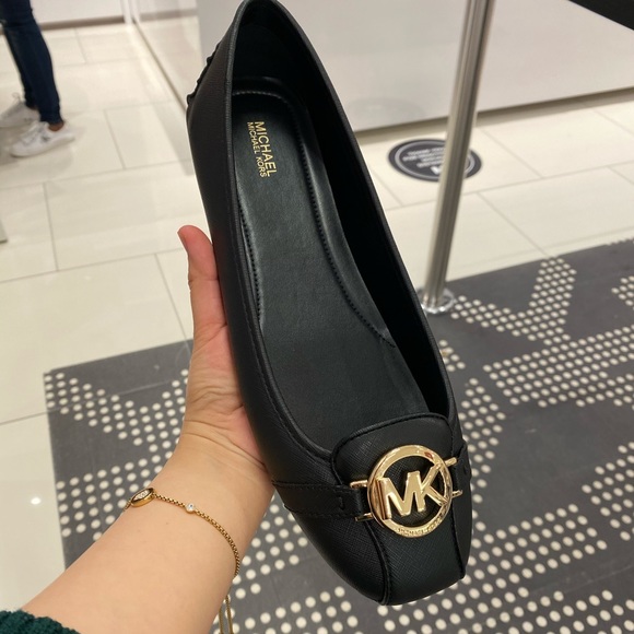 MK shoes - Picture 2 of 5